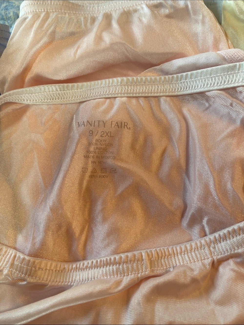 Womens Vanity Fair high waisted briefs, NWOT,size 9/2XL, 6 pairs - Picture 2 of 3